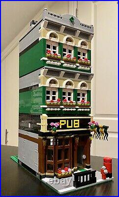 LEGO CUSTOM MODULAR PUB fits with 10264 for city or train display MOC 624